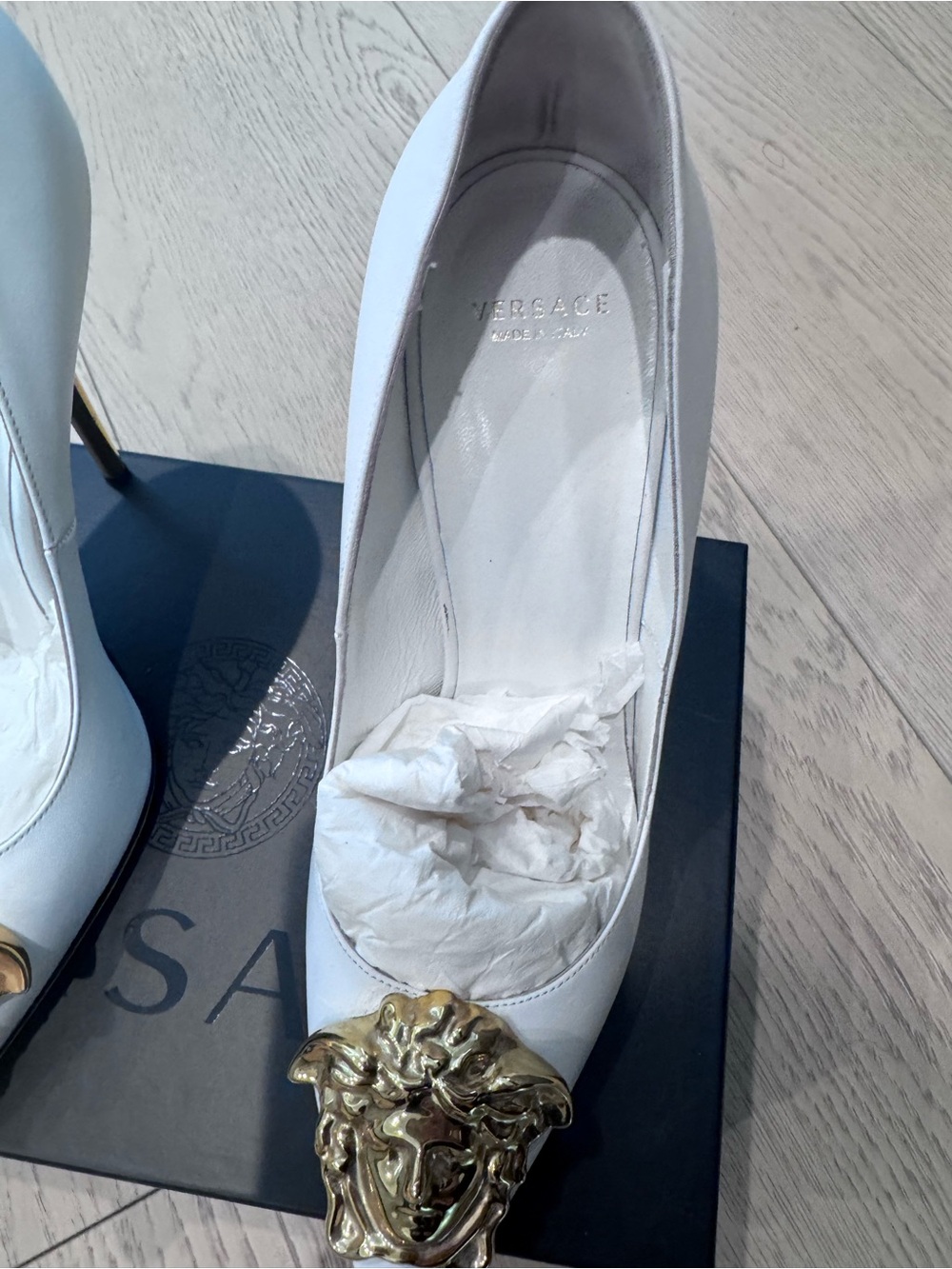 Authentic Versace White Leather Pumps with Gold Medusa DECOLLETE VITELLINO 38 - Picture 5 of 16